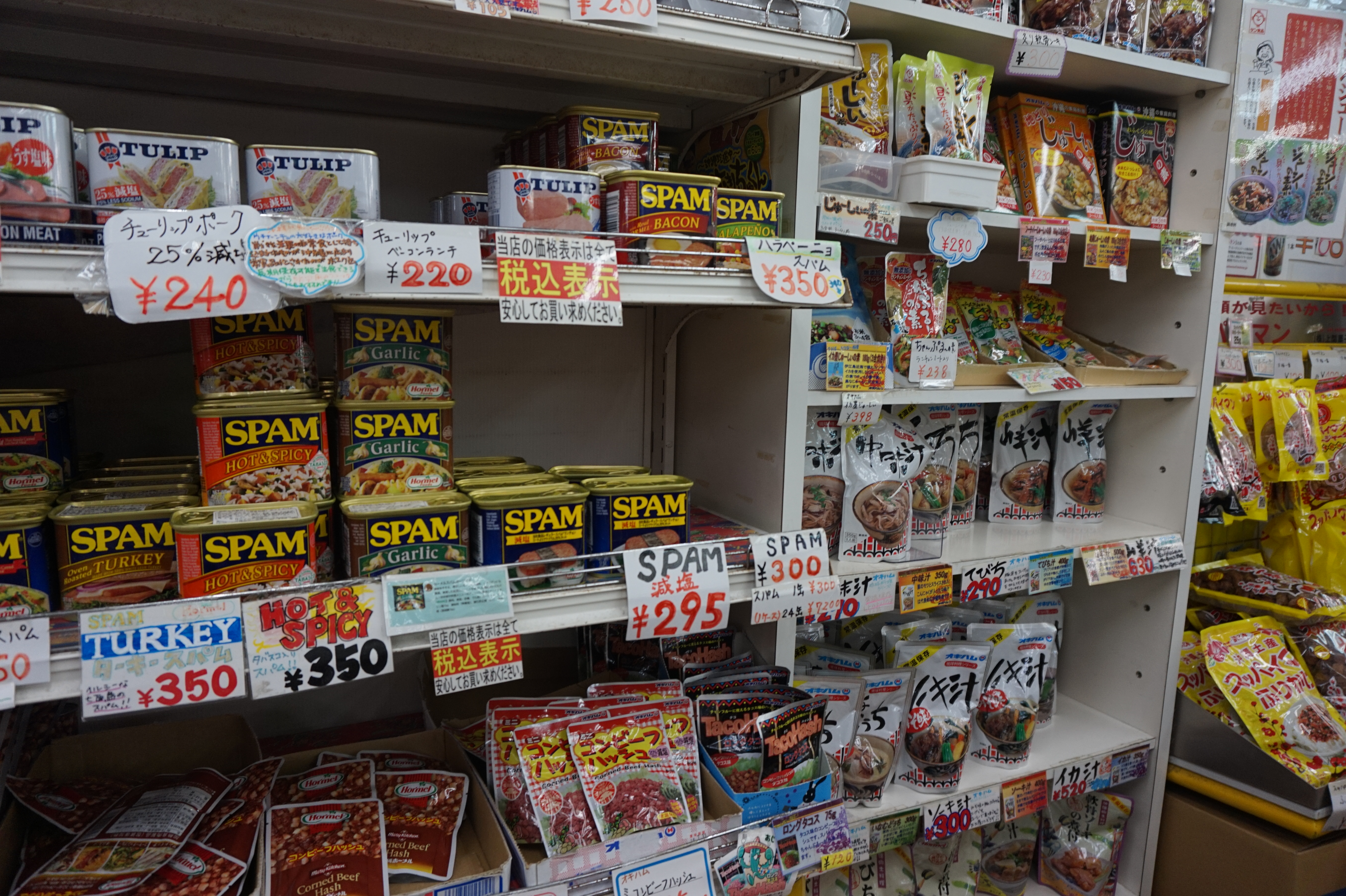 Local Man Uses UFC Betting Skills to Predict Outcome of Grocery Store Checkout Line Fights, Emerges as Unlikely Hero Thumbnail