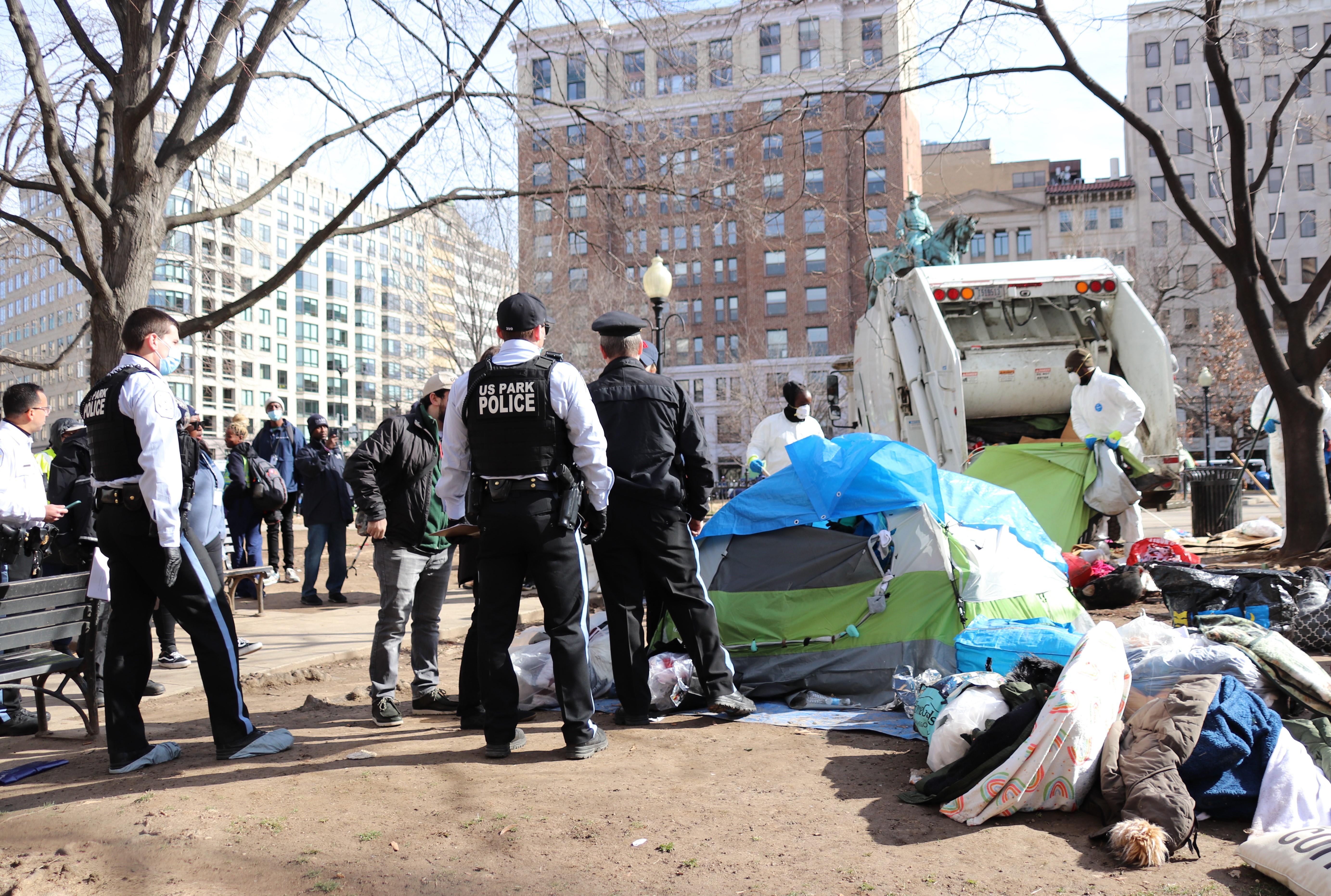 Trump Plays Musical Chairs with DC Police, FBI Crashes Party with Handcuffs Featured Image