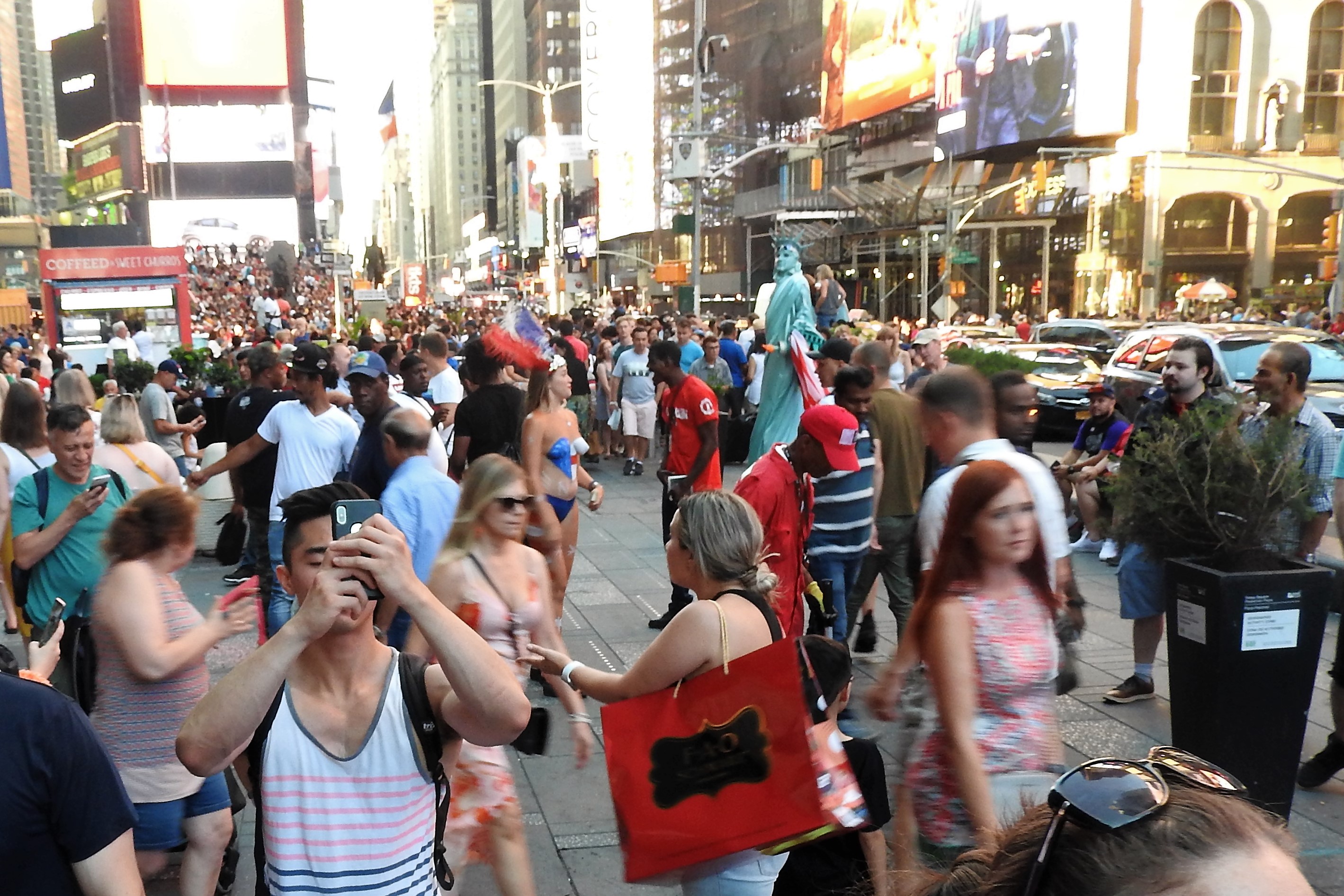 Trump Threatens to Build Wall Around NYC if Zohran Mamdani Even Thinks About Shenanigans
